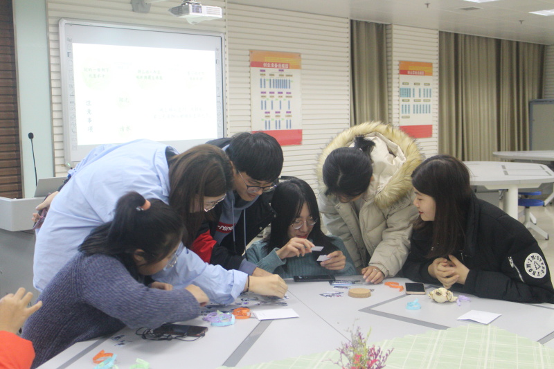 一起制作班级相册(1).jpg 一起制作班级相册(1).jpg